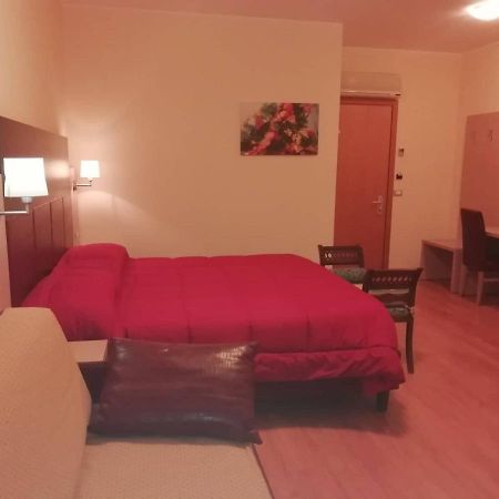 Hotel Miami Civitella Del Tronto Extérieur photo