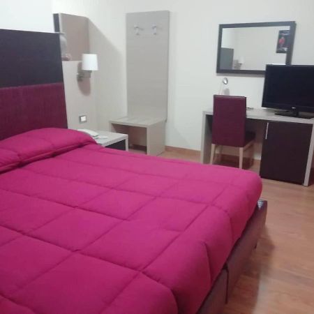 Hotel Miami Civitella Del Tronto Extérieur photo