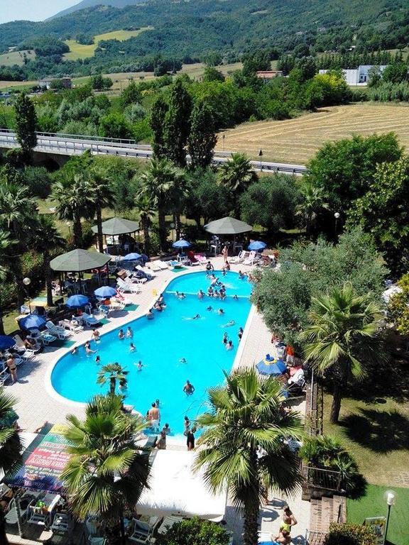 Hotel Miami Civitella Del Tronto Extérieur photo
