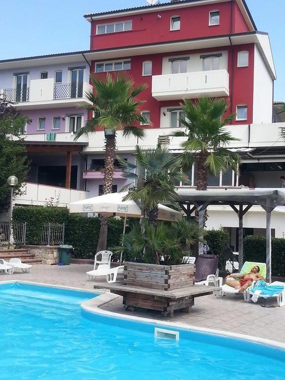 Hotel Miami Civitella Del Tronto Extérieur photo