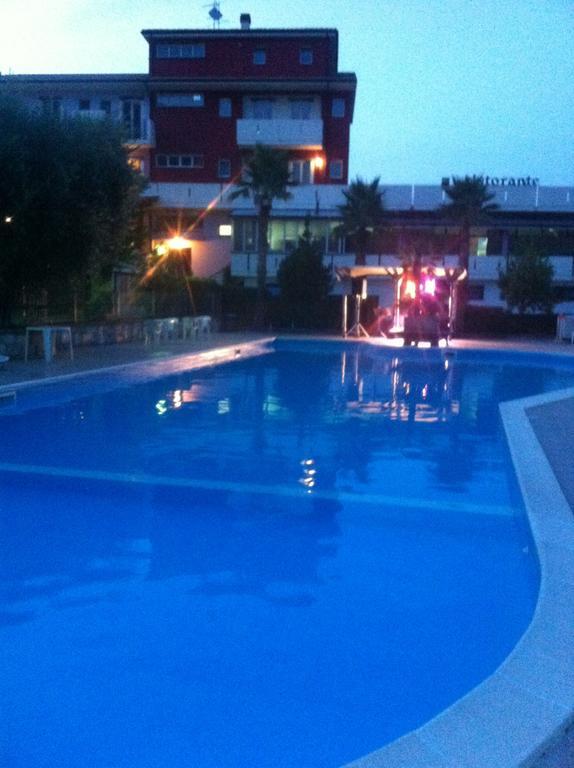 Hotel Miami Civitella Del Tronto Extérieur photo